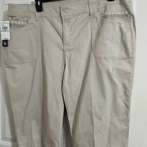 Gloria Vanderbilt Women's Tan Capris